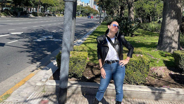 Crónica / La escapada de Lali para juntarse con sus ami famosos de Argentina