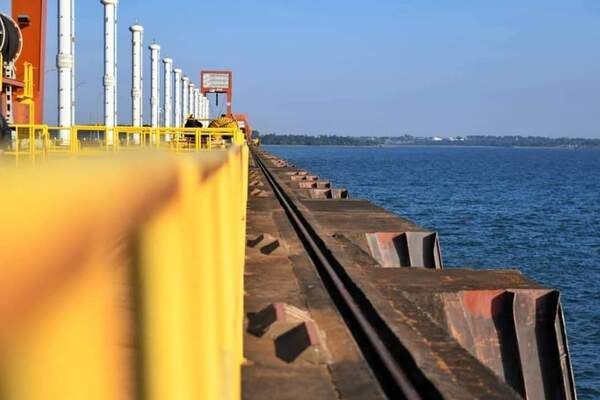 Balsa no puede operar por bajo nivel del río Paraná - La Clave
