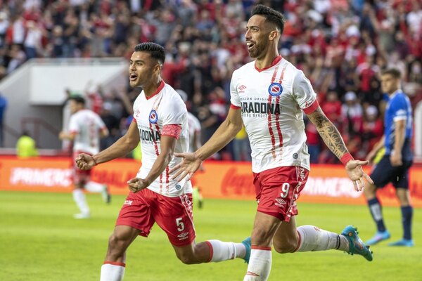 Versus / Gabriel Ávalos, otra vez figura, le dio el triunfo a Argentinos Juniors - PARAGUAYPE.COM
