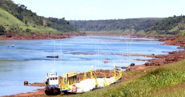 La Nación / Por bajante del río Paraná no se reactivó balsa Iguazú-Franco