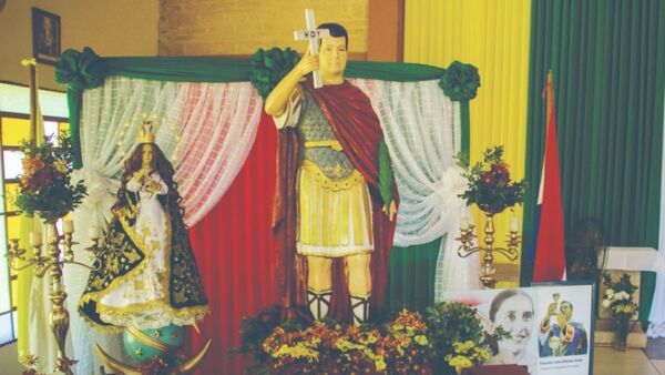 Con donaciones, devotos le agradecen a San Expedito