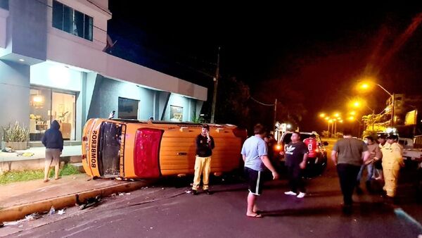 Carro de bomberos ocasiona fatal accidente de ida a un rescate