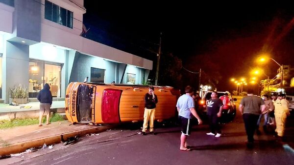Encarnación: Móvil de bomberos involucrado en accidente fatal
