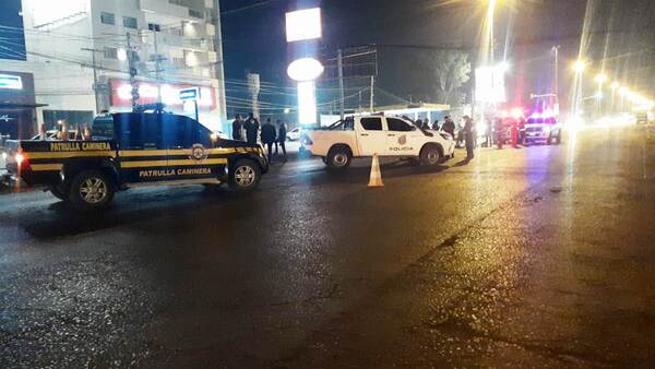 Una mujer muere en triple choque •