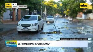 Barrio Tembetary: Vecinos cansados de tantos baches y agua servida en el lugar - ABC Noticias - ABC Color