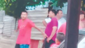 Vecinos adictos le hacen correr a una madre en CDE