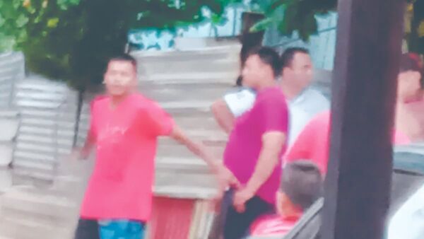 Vecinos adictos le hacen correr a una madre en CDE