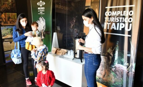 Itaipu recibió unos 12.000 visitantes en días santos