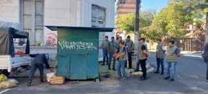 Diario HOY | Retiran otra casilla abandonada en el microcentro de Asunción