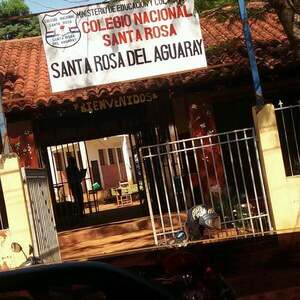VÁNDALO IRRUMPE EN COLEGIO Y CAUSA DESTROZOS EN LOS SANITARIOS - La Voz del Norte