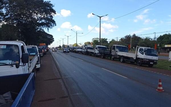 Camioneros exigen G. 500.000 para abrir ruta, camino a Ciudad del Este – Prensa 5