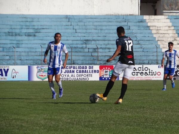 El Sp. 2 de Mayo cae por 2 a 1 en el Monumental, despiden al tecnico y un dirigente se aparta del Departamento de Futbol