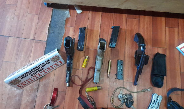 Detienen a militar de DIMABEL y otras dos personas por intentar vender armas - Noticiero Paraguay