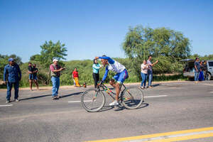 Conmemoran día del indígena mediante carrera en bicicletas