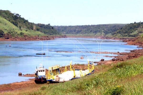 Balsa entre Pdte. Franco y Puerto Iguazú no opera por bajo nivel del río Paraná - ADN Digital