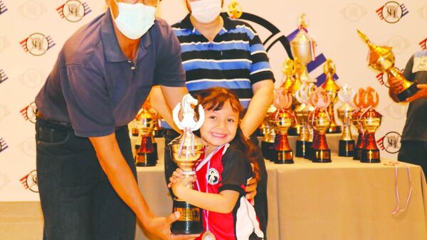 Subcampeona de 5 años asombra en el ajedrez