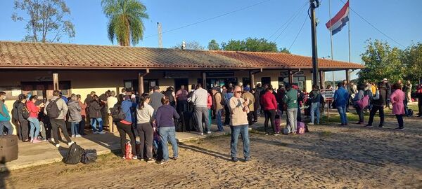 Más de 160 personas viajaron de Pilar a la Argentina - Nacionales - ABC Color