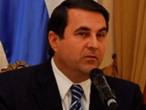 Expresidente afirma que Paraguay tiene petróleo y que es "altamente refinable y utilizable para el combustible" · Radio Monumental 1080 AM