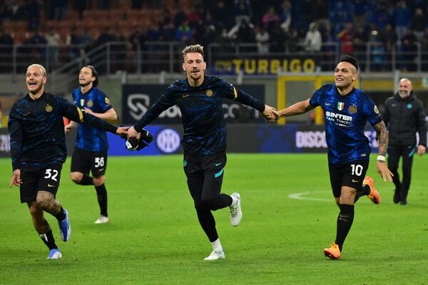 Lautaro impone su ley y lleva al Inter a la final de copa  - Fútbol Internacional - ABC Color
