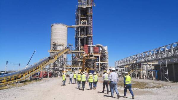 Diario HOY | CECON: 1.200 personas trabajando y miles de puestos más a futuro, romperá carencia local de cemento