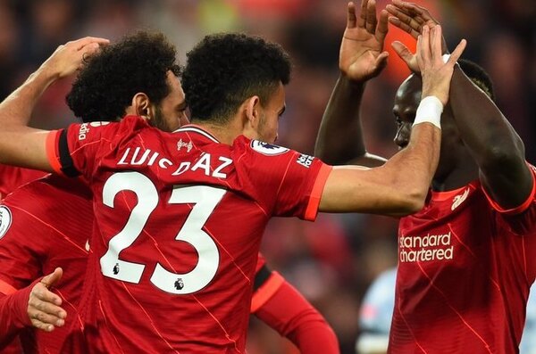Liverpool asalta liderato de la Premier League con goleada ante el United