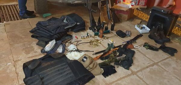 Detienen a policía y a guardias por robo de máquinas Bitcoins - Noticiero Paraguay