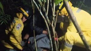 Minga Guazú: Rescatan a un adolescente atrapado en esteral