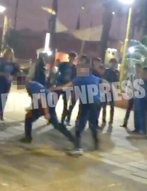 Dos estudiantes del Colegio Tacuru Pucúde Hernandarias se agarran a trompadas – Diario TNPRESS