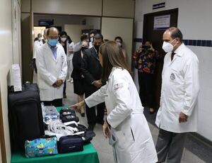 Diario HOY | Clínicas recibió donación de equipos médicos y mobiliarios