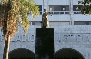 Juez sentenció a 120 días de multa a una mujer que pidió medir el miembro de un hombre en una querella privada