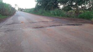 Ruta que conecta Los Cedrales con Santa Rita con baches y sin banquinas
