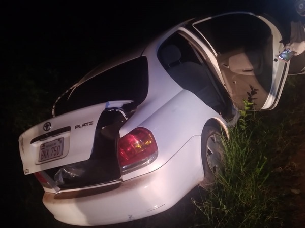 Hallan vehículo que usaron falsos policías para robar equipos electrónicos en Luque - Megacadena — Últimas Noticias de Paraguay