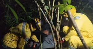 La Nación / Rescatan a adolescente tras 6 horas en una laguna en zona boscosa