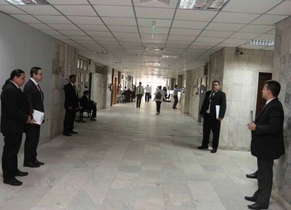 Mujer que pidió medir el miembro de su exjefe fue condenada