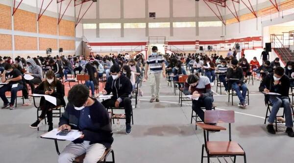 ITAIPU adjudica becas universitarias a 2.634 jóvenes de todo el país