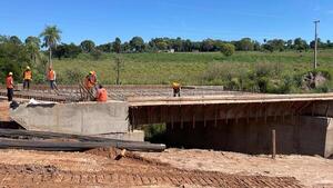 Transitan en su etapa final los ocho puentes construidos en Canindeyú y Caaguazú - .::Agencia IP::.