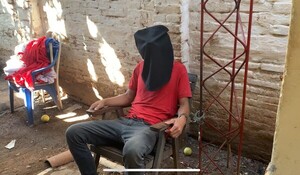 Joven es detenido tras intentar robar objetos de valor del interior de una camioneta