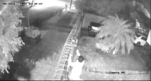 Quería seguir con el chupi, se quedó sin dinero y entonces entró a robar