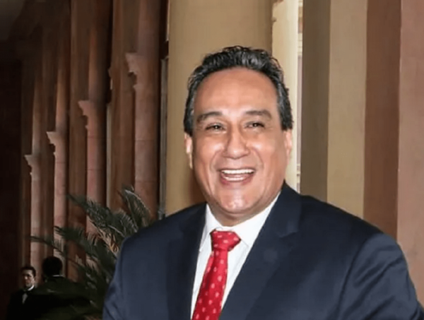 Hugo Javier abandona intento de cumplir arresto en la Gobernación · Radio Monumental 1080 AM