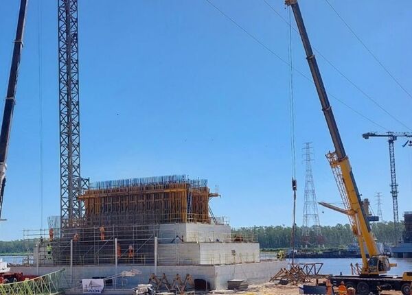 Diario HOY | Colocan torre grúa en la Costanera Norte para la construcción del puente