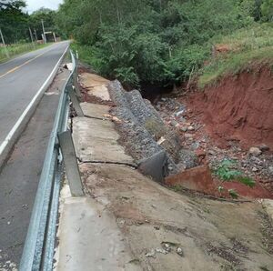 Asfalto inaugurado hace un mes por el Presidente ya presenta deterioro - Nacionales - ABC Color