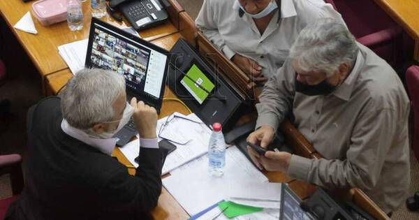 La Nación / Acercamiento de Lugo a Acevedo incomoda en el Frente Guasu
