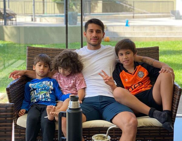 Iván “Tito” Torres celebra la vida de su hijo Elías - Gente - ABC Color