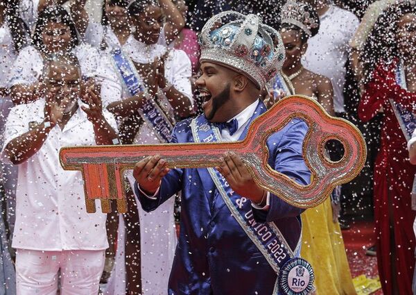 Rio de Janeiro entrega sus llaves al Rey Momo, dando inicio al carnaval - Mundo - ABC Color