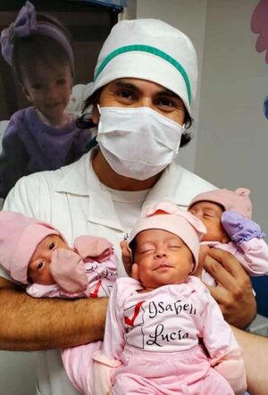 Trillizas generales ya están en casaEs muy grato para todo el servicio de Neonatología del Hospital Central del IPS ver coronado su esfuerzo y dar el alta a las trillizas gemelares, quienes nacieron prematuras con bajo peso de un embarazo monocorial triam