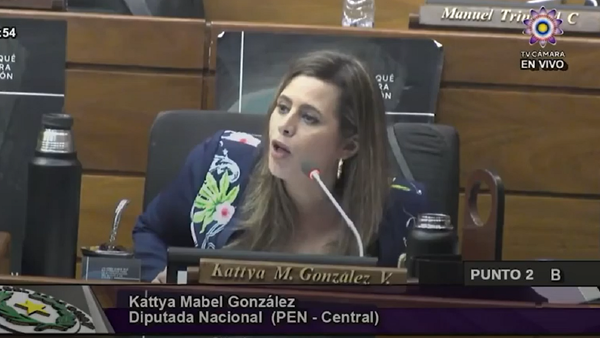 Diputados se dedican canciones de Bronco y Valeria Lynch