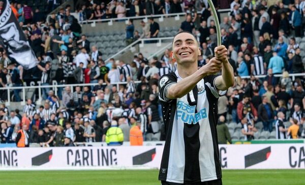 De la mano de Almirón, Newcastle hilo su tercer triunfo