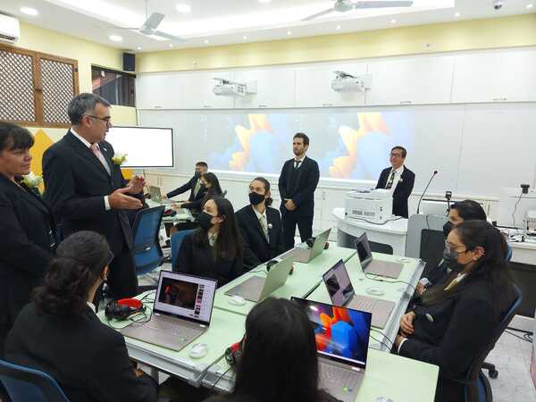 MEC inaugura aula innovadora para incorporación de TIC en la educación - .::Agencia IP::.