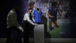 Crónica / ¡Pagarán hasta 9 millones de dólares por la camiseta de Maradona!