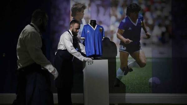 Crónica / ¡Pagarán hasta 9 millones de dólares por la camiseta de Maradona!